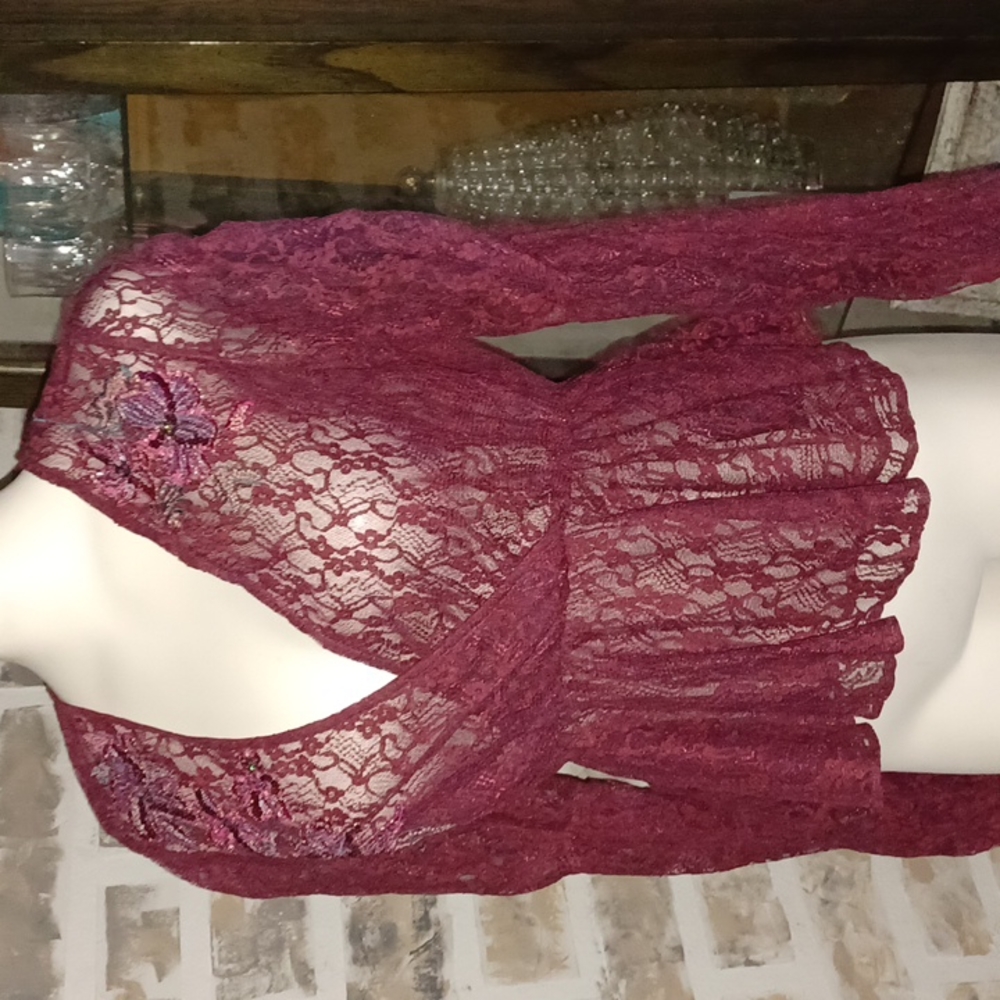 🦄Guess lacy top